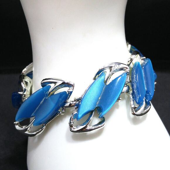 Vintage Moonglow Blue Link Bracelet, Silver Tone, 1950s - Picture 8 of 10